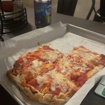 voodoo Brewing - Flatbread with onions and light cheese - Brewpubs Near Me - Scranton, Pennsylvania