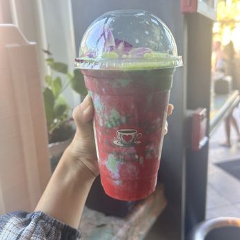 Urth Caffé - Orange - Aloha Matcha - Coffee & Tea Near Me - Orange, California