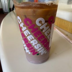 Dunkin' - Sugarplum macchiato