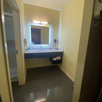 Days Inn by Wyndham Freeport - Bathroom sink - Hotels Near Me - Freeport, Texas