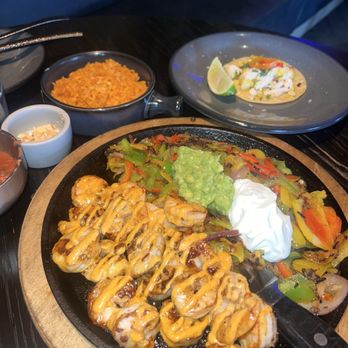 La Popular - Shrimp fajitas w/ Street Corn Taco - Cocktail Bars Near Me - Claremont, California