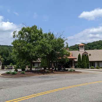 Achasta - Outside. Street view, facing the bag drop and front of clubhouse. - Golf Near Me - Dahlonega, Georgia