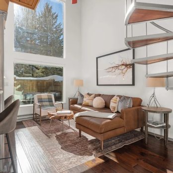 Aspen Vacations - Updated 3 BR, 2 BA - Aspen Core - Steps to Gondola - Vacation Rentals Near Me - Aspen, Colorado Aspen Vacations - Updated 3 BR, 2 BA - Aspen Core - Steps to Gondola - Vacation Rentals Near Me - Aspen, Colorado