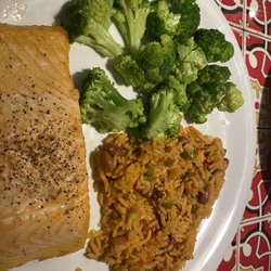 Chili's - Grilled salmon, rice and broccoli