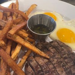 Crooked Hen - Frites and eggs