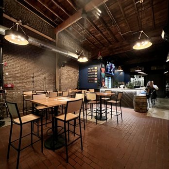 Many Good Things Brewing - Seating area - Pubs Near Me - Cape Girardeau, Missouri