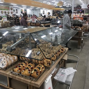 H-E-B - ows a display of baked goods - Pharmacy Near Me - Richmond, Texas