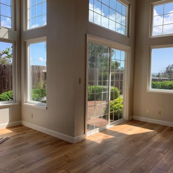 The Floor Store - Manila Oak installed in a living room. Come to our San Jose showroom to see all your options. - Flooring Near Me - San Jose, California