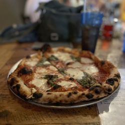 Taos Tap Room - Margherita pizza