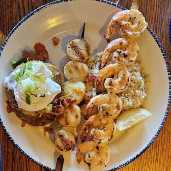 Red Lobster - Shrimp and scallops baby!!! - Seafood Near Me - Clarksville, Tennessee Red Lobster - Shrimp and scallops baby!!! - Seafood Near Me - Clarksville, Tennessee