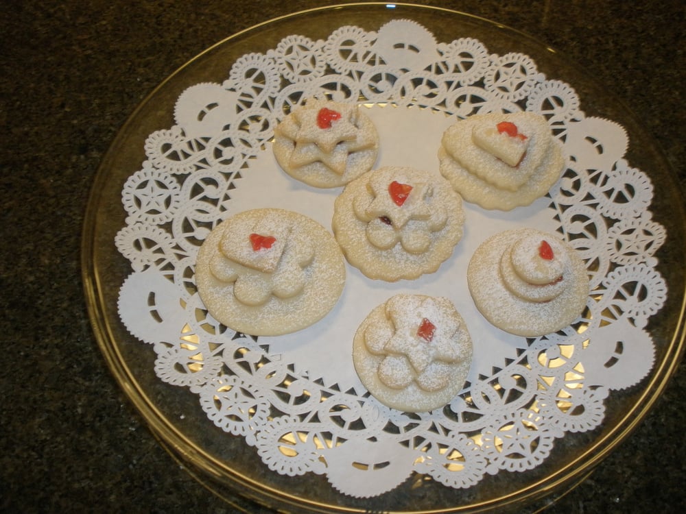 Homemade European Cookies and Cakes Logo