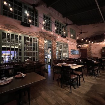 La Cañita Bayside - Outdoor sitting area - Cuban Near Me - Miami, Florida La Cañita Bayside - Outdoor sitting area - Cuban Near Me - Miami, Florida