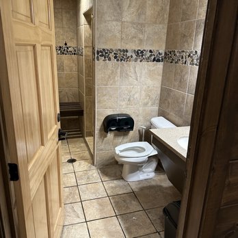 Camp Riverslanding - Bath house - shower rooms - Campgrounds Near Me - Pigeon Forge, Tennessee