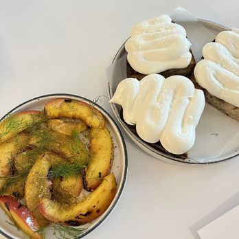 Misi - Ricotta toast with peaches - Italian Near Me - Brooklyn, New York Misi - Ricotta toast with peaches - Italian Near Me - Brooklyn, New York