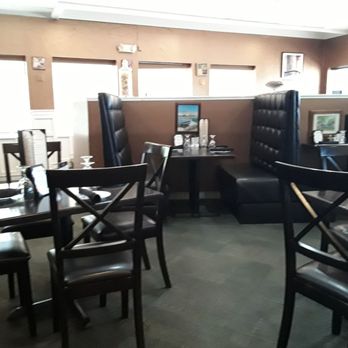Elizabeth's Bar & Restaurant - August 3, 2025. Nice decor. - Italian Near Me - East Windsor, Connecticut