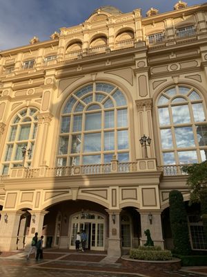Tokyo Disneyland Hotel by null