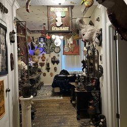 Jefferson Hotel - The Oddities Room