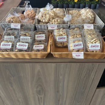 Amor Em Pedacos Bakery - Bakeries Near Me - Orlando, Florida