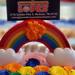 Panaderia y Pasteleria Lopez - Rainbow cake