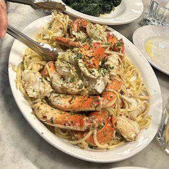 Sotto Mare - Whole dungeness crab w/linguini, perfect - Seafood Near Me - San Francisco, California Sotto Mare - Whole dungeness crab w/linguini, perfect - Seafood Near Me - San Francisco, California