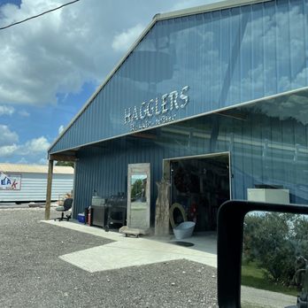 Hagglers - front of hagglers - Antiques Near Me - Bryan, Texas