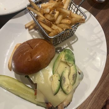 Yard House - Grilled Chicken & Avocado Sandwich - New American Near Me - Virginia Beach, Virginia