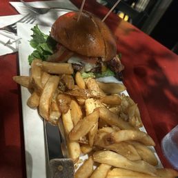 Bacon Cheeseburger with Garlic Fries Bacon Cheeseburger with Garlic Fries