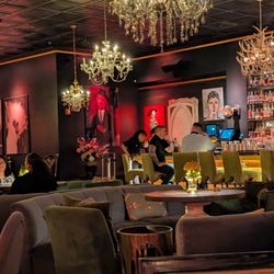 CW's Gin Joint - Corner of bar