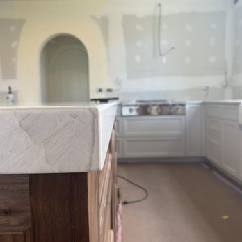 Old World Stone - Corner #2 - Full Side Crack - Kitchen & Bath Near Me - Huntley, Illinois