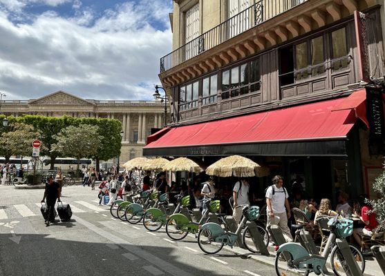 Le Louvre Ripaille by null