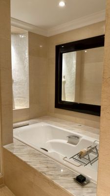 Raffles Makati by null