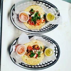 Sabor Sobre Ruedas - Chicken tacos