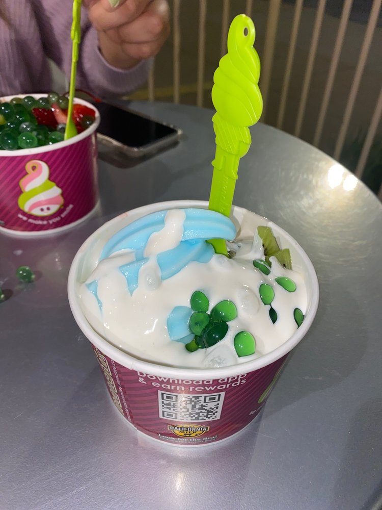 MENCHIE’S FROZEN YOGURT 18 Photos & 45 Reviews 765 W Antelope Dr