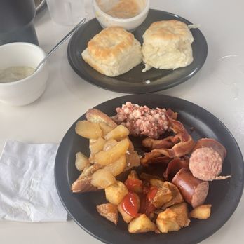 Tee Time Cafe - The Buffett has a great variety of yummies !! - Cafes Near Me - Shallotte, North Carolina
