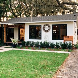 Exterior of the shop. Just down the road from Pig Floyd's! Exterior of the shop. Just down the road from Pig Floyd's!