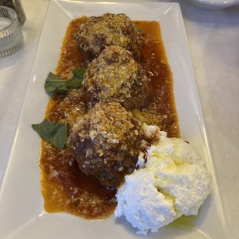 Apizza - No way were these are made in a restaurant !! I think they stole grandma.  Phenomenal !!! - Italian Near Me - New Paltz, New York