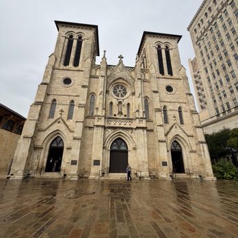 San Fernando Cathedral - Churches Near Me - San Antonio, Texas San Fernando Cathedral - Churches Near Me - San Antonio, Texas