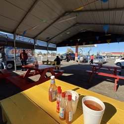 Agustin’s Seafood - Caldito de camarón y bien limpio el lugarcito.