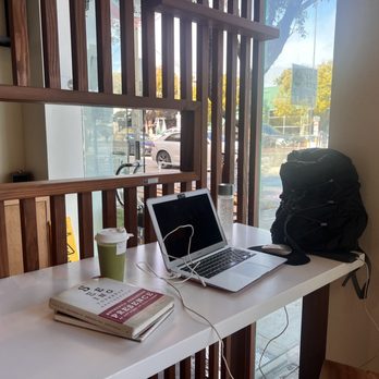Latea Bubble Tea  - Most of the seating has outlets which is nice for those working - Desserts Near Me - Culver City, California