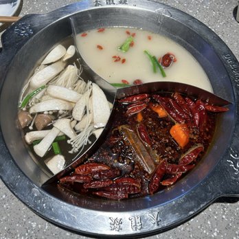 Da Long Yi Hot Pot - Herb, mushroom, extra spicy - Szechuan Near Me - Long Island City, New York Da Long Yi Hot Pot - Herb, mushroom, extra spicy - Szechuan Near Me - Long Island City, New York
