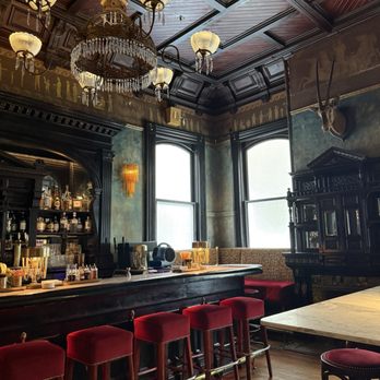 Columns - The bar is beautiful - Hotels Near Me - New Orleans, Louisiana