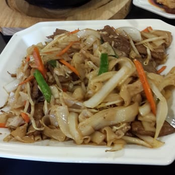 Delight+ Chinese - Fried rice noodles with beef - Chinese Near Me - Saskatoon, Saskatchewan
