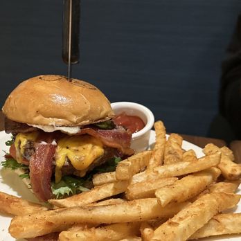 Adolfo Grill & Daily Bar - Adolfo Burger - 9/10 Oct 2023 - American Near Me - Camarillo, California
