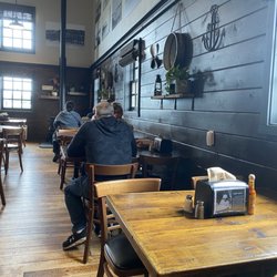 Coffee on the Cove - Inside chillin'