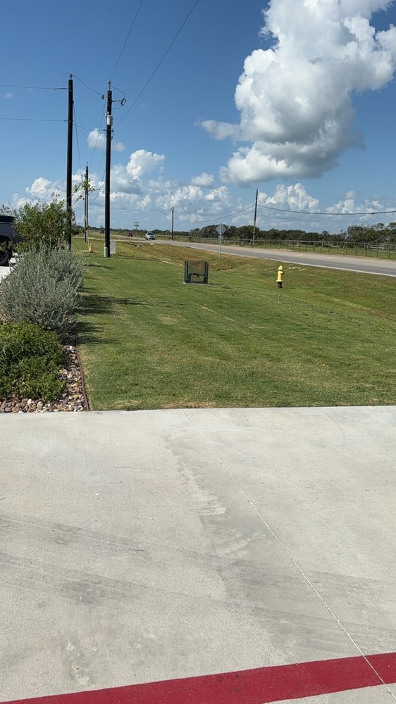 Slide of AL’s Lawn Service & Gonzalez Construction