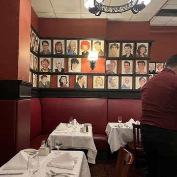 Sardi's - Popular corner - American Near Me - New York, New York