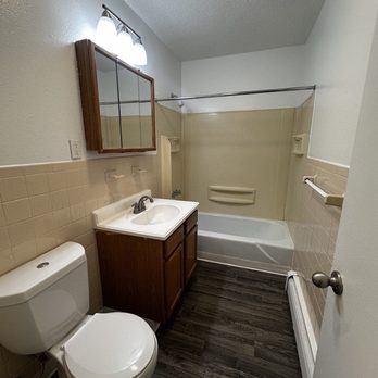 Nutmeg Woods - bathroom - Apartments Near Me - New London, Connecticut Nutmeg Woods - bathroom - Apartments Near Me - New London, Connecticut