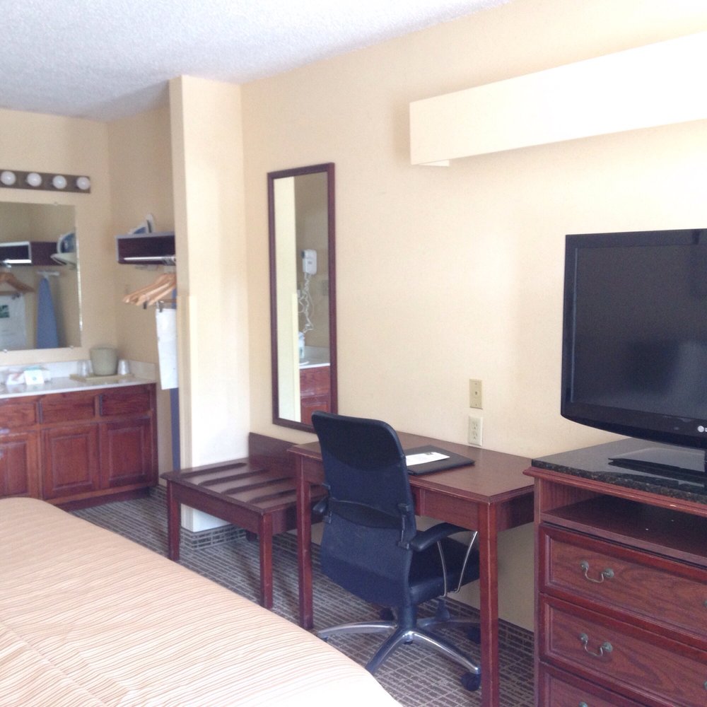 Nice, spacious room. Nice, spacious room.