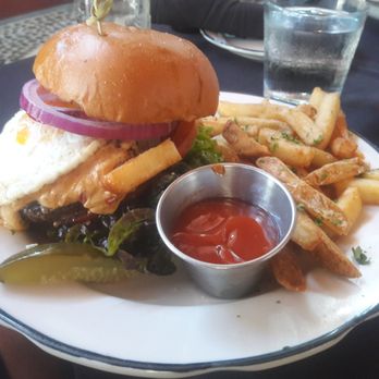 Moonshine Grill - Hamburger with a fried egg, June 2018 - Southern Near Me - Austin, Texas