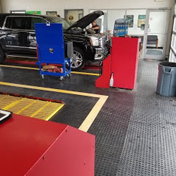 Valvoline Express Care - Clean and Organized shop - Oil Change Stations Near Me - FORT DODGE, Iowa Valvoline Express Care - Clean and Organized shop - Oil Change Stations Near Me - FORT DODGE, Iowa